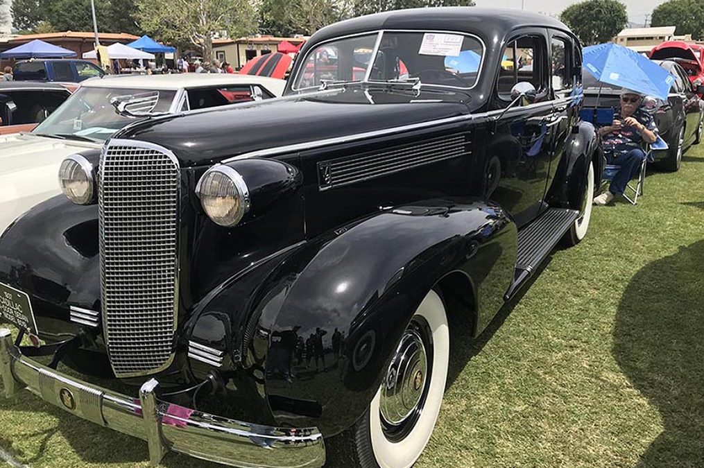 1937 Cadillac 66